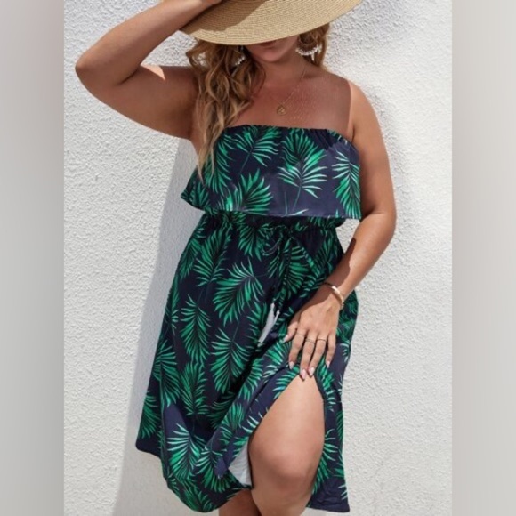 Dresses & Skirts - Tropical Leaf Print Strapless Dress